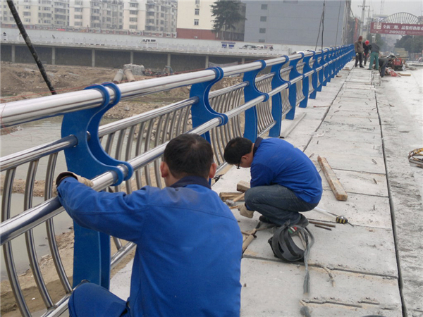 安阳不锈钢河道护栏的特性及其在城市景观中的应用